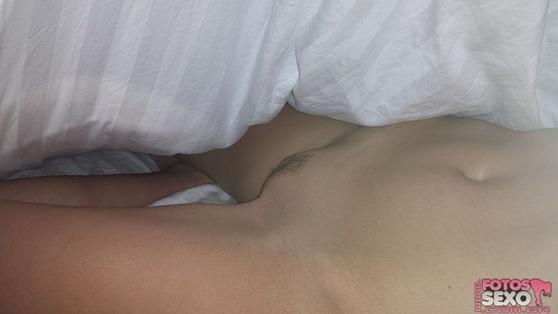 Safadinha dormiu e acordou toda gozada 14